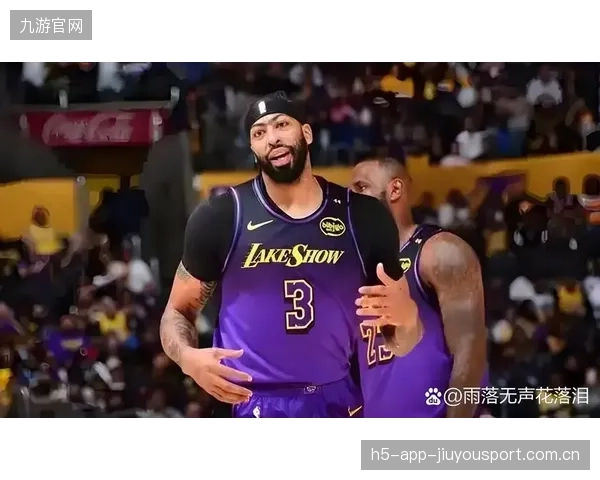戴维斯单场37篮板创纪录：震撼全场的篮球巨星